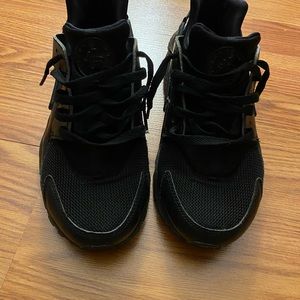 Nike Huarache size 7Y